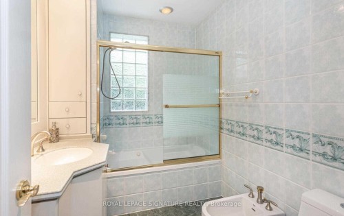 2 Hillcrest Drive, Toronto, ON - Indoor Photo Showing Bathroom