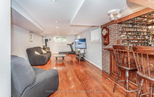 2 Hillcrest Drive, Toronto, ON - Indoor
