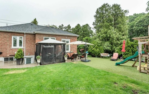 2 Hillcrest Drive, Toronto, ON - Outdoor