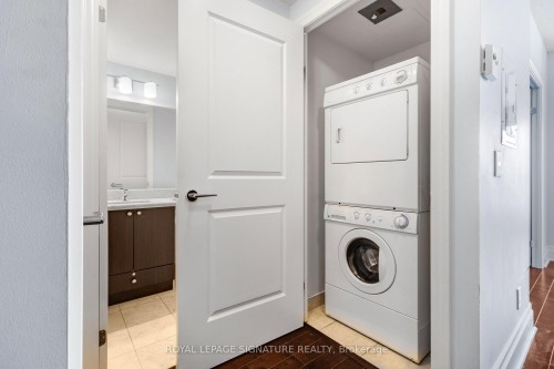 408-39 Upper Duke Crescent, Markham, ON - Indoor Photo Showing Laundry Room