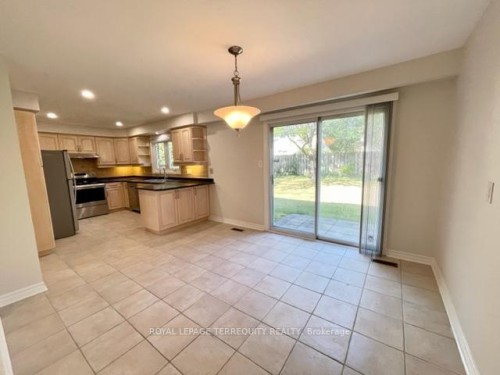 743 Fieldstone Road, Mississauga, ON - Indoor Photo Showing Kitchen