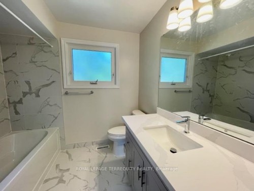 743 Fieldstone Road, Mississauga, ON - Indoor Photo Showing Bathroom