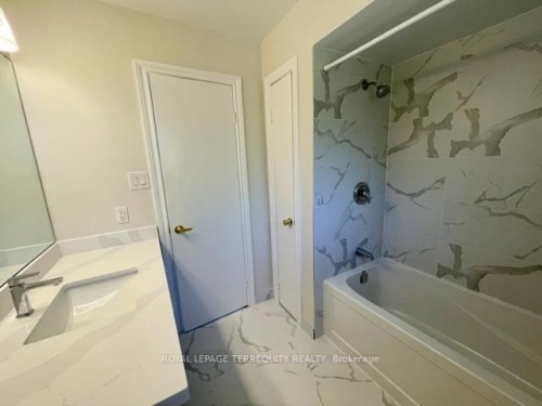 743 Fieldstone Road, Mississauga, ON - Indoor Photo Showing Bathroom