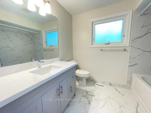 743 Fieldstone Road, Mississauga, ON - Indoor Photo Showing Bathroom