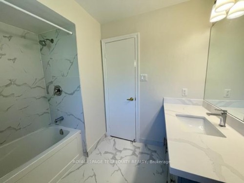 743 Fieldstone Road, Mississauga, ON - Indoor Photo Showing Bathroom