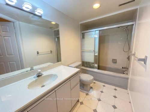 743 Fieldstone Road, Mississauga, ON - Indoor Photo Showing Bathroom