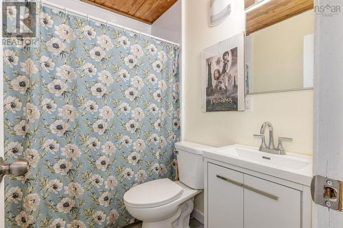 72 Cavendish Road, Halifax, NS - Indoor Photo Showing Bathroom