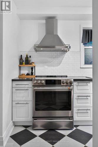 2110 Blossom Drive, Ottawa, ON - Indoor Photo Showing Kitchen