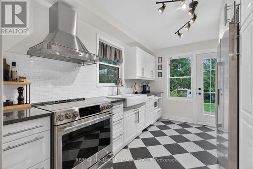2110 Blossom Drive, Ottawa, ON - Indoor Photo Showing Kitchen