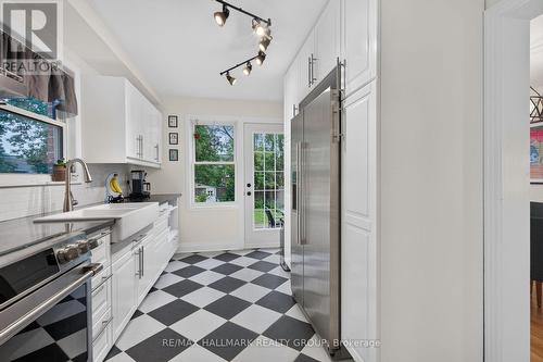 2110 Blossom Drive, Ottawa, ON - Indoor Photo Showing Kitchen