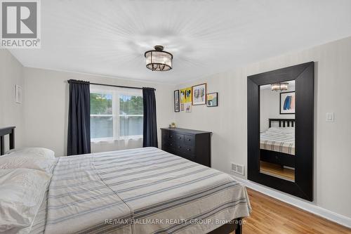 2110 Blossom Drive, Ottawa, ON - Indoor Photo Showing Bedroom