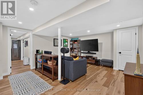 2110 Blossom Drive, Ottawa, ON - Indoor