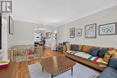 2110 Blossom Drive, Ottawa, ON - Indoor Photo Showing Living Room
