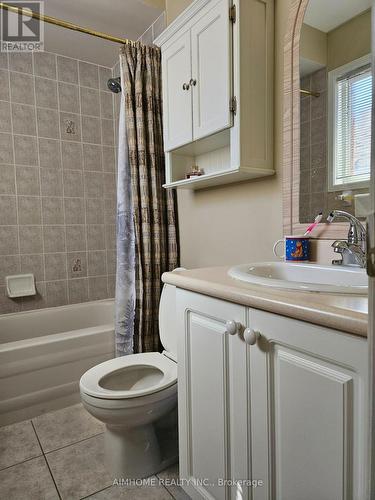 3227 Scotch Pine Gate, Mississauga, ON - Indoor Photo Showing Bathroom
