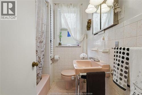 987 Curry, Windsor, ON - Indoor Photo Showing Bathroom
