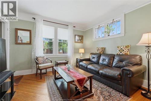 987 Curry, Windsor, ON - Indoor Photo Showing Living Room