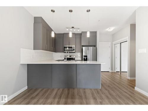 #121 812 Welsh Dr Sw, Edmonton, AB - Indoor Photo Showing Kitchen With Upgraded Kitchen