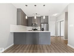 #121 812 WELSH DR SW  Edmonton, AB T6X 1Y7