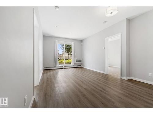 #121 812 Welsh Dr Sw, Edmonton, AB - Indoor Photo Showing Living Room
