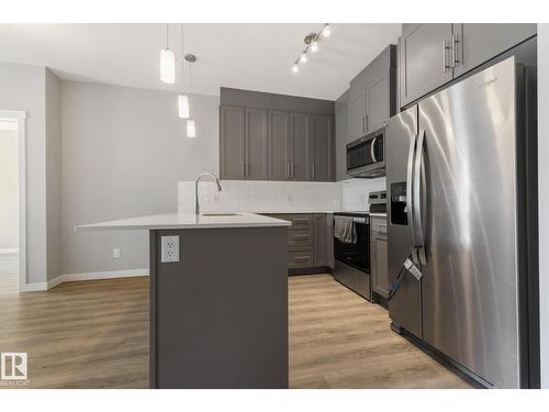 #121 812 Welsh Dr Sw, Edmonton, AB - Indoor Photo Showing Kitchen With Upgraded Kitchen