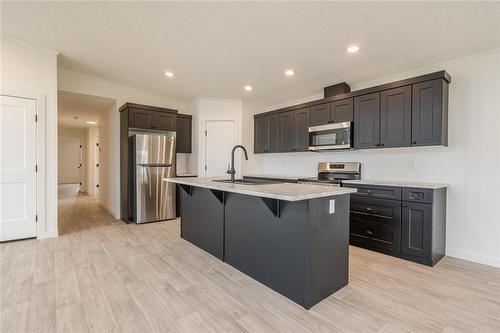 140 Prairie Oak Drive, Mitchell, MB - Indoor Photo Showing Kitchen With Stainless Steel Kitchen With Upgraded Kitchen