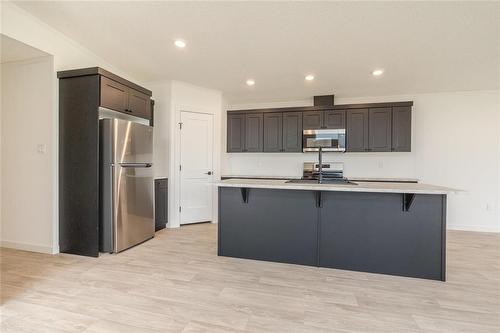 140 Prairie Oak Drive, Mitchell, MB - Indoor Photo Showing Kitchen With Upgraded Kitchen