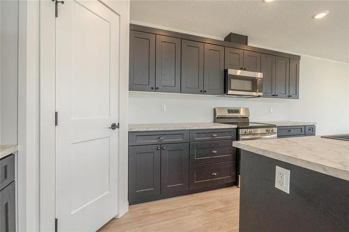 140 Prairie Oak Drive, Mitchell, MB - Indoor Photo Showing Kitchen