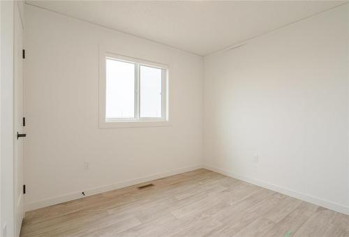 140 Prairie Oak Drive, Mitchell, MB - Indoor Photo Showing Other Room