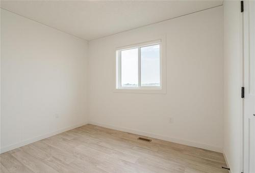 140 Prairie Oak Drive, Mitchell, MB - Indoor Photo Showing Other Room