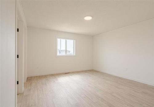 140 Prairie Oak Drive, Mitchell, MB - Indoor Photo Showing Other Room