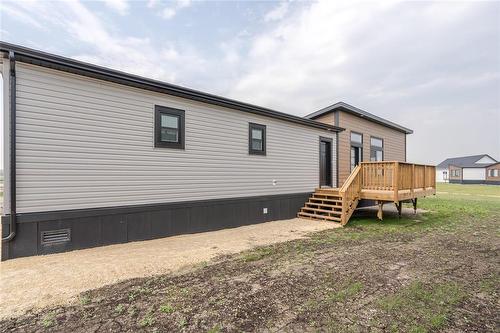 140 Prairie Oak Drive, Mitchell, MB - Outdoor