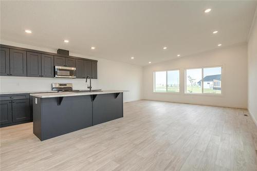 140 Prairie Oak Drive, Mitchell, MB - Indoor Photo Showing Kitchen With Upgraded Kitchen