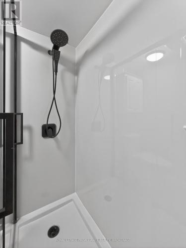 313 - 310 Kingsdale Avenue, Kingston (East Gardiners Rd), ON - Indoor Photo Showing Bathroom
