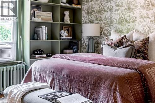 100 Dalewood Crescent, Hamilton, ON - Indoor Photo Showing Bedroom