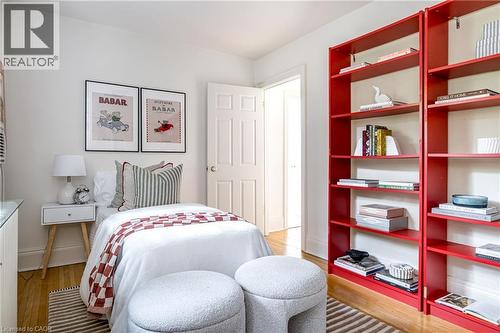 100 Dalewood Crescent, Hamilton, ON - Indoor Photo Showing Bedroom