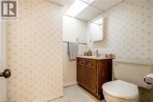 100 Dalewood Crescent, Hamilton, ON - Indoor Photo Showing Bathroom