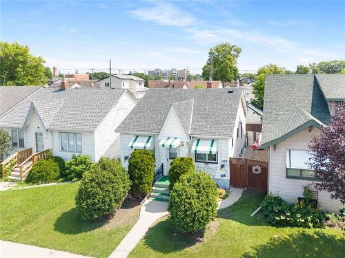 Welcome Home to 1069 Valour Rd. - 1069 Valour Road, Winnipeg, MB - Outdoor