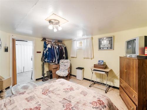 1069 Valour Road, Winnipeg, MB - Indoor Photo Showing Other Room