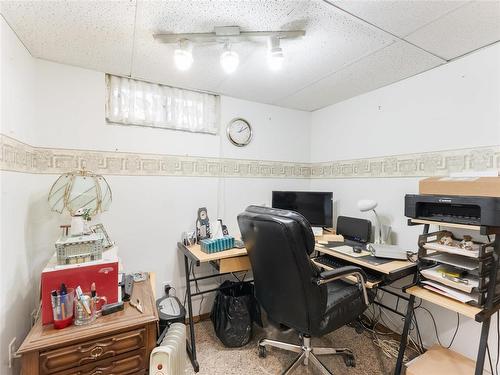 1069 Valour Road, Winnipeg, MB - Indoor Photo Showing Office