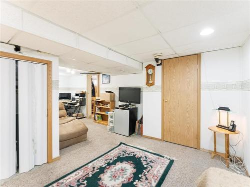 1069 Valour Road, Winnipeg, MB - Indoor