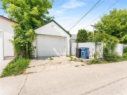 Garage - 1069 Valour Road, Winnipeg, MB - Outdoor