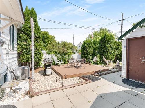 Nice sized private yard - 1069 Valour Road, Winnipeg, MB - Outdoor