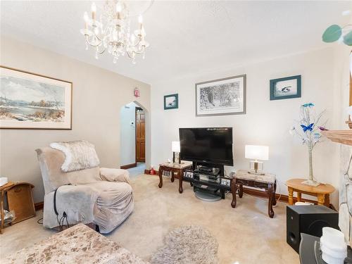 1069 Valour Road, Winnipeg, MB - Indoor