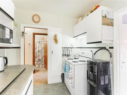 1069 Valour Road, Winnipeg, MB - Indoor Photo Showing Laundry Room