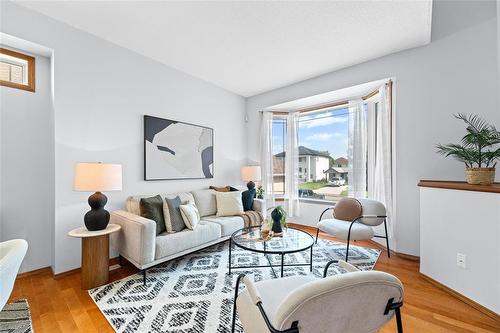 1131 Fairfield Avenue, Winnipeg, MB - Indoor Photo Showing Living Room