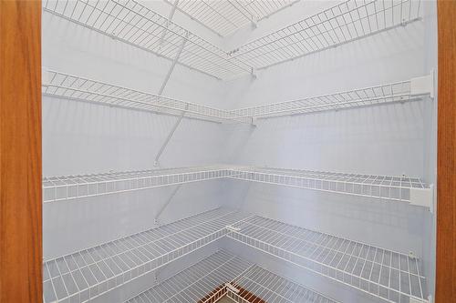 1131 Fairfield Avenue, Winnipeg, MB - Indoor With Storage
