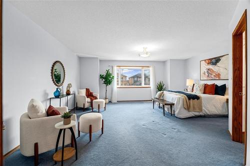 1131 Fairfield Avenue, Winnipeg, MB - Indoor Photo Showing Living Room