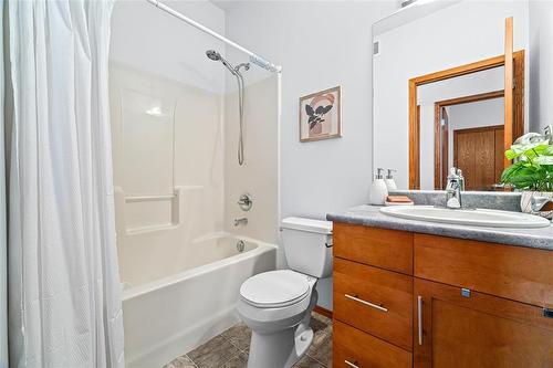 1131 Fairfield Avenue, Winnipeg, MB - Indoor Photo Showing Bathroom