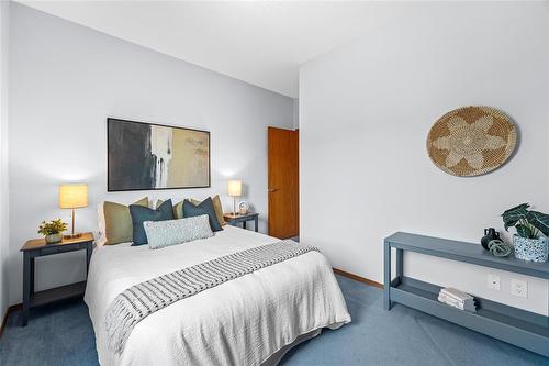 1131 Fairfield Avenue, Winnipeg, MB - Indoor Photo Showing Bedroom