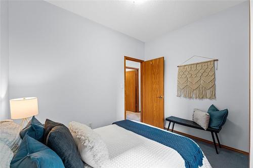 1131 Fairfield Avenue, Winnipeg, MB - Indoor Photo Showing Bedroom